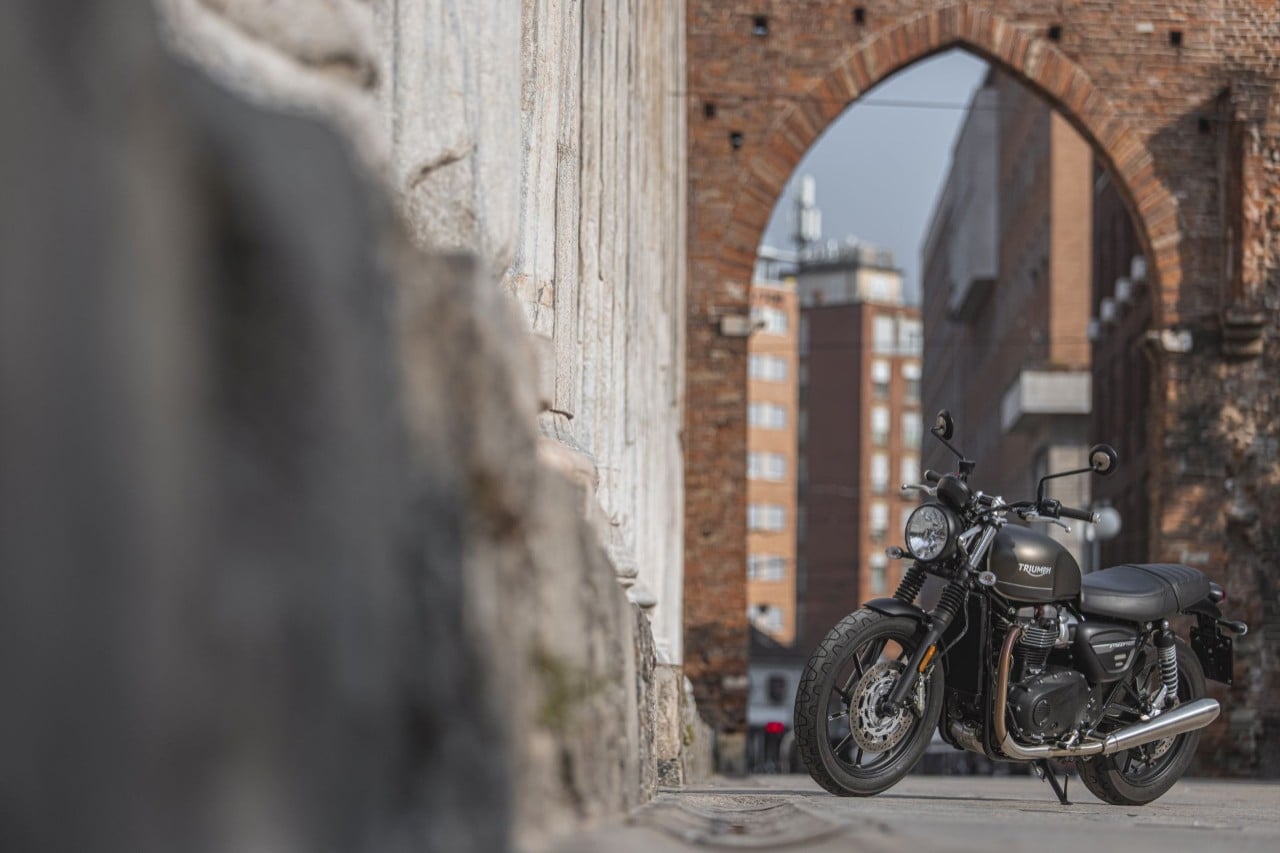 Moto Guzzi V7 Centenario e Triumph Street Twin: questione di PEDIGREE